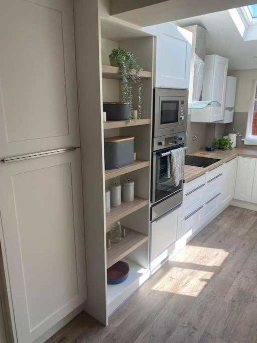 Beautiful 3 Bed Home In The Heart Of New Forest Hordle Zewnętrze zdjęcie